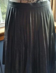 Tahari Arthur Levine faux leather black skirt s.4P